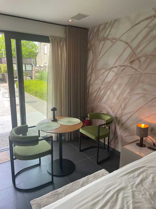 Q Studio Green Bed en Breakfast kamer